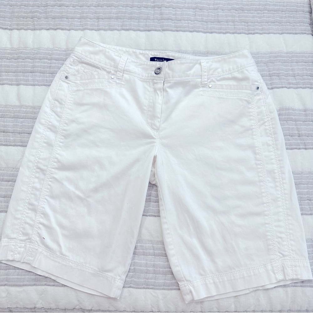 White House Black Market 9” White Shorts Size 4